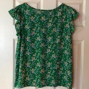 Cute green floral LOFT top with ruffle sleeve
